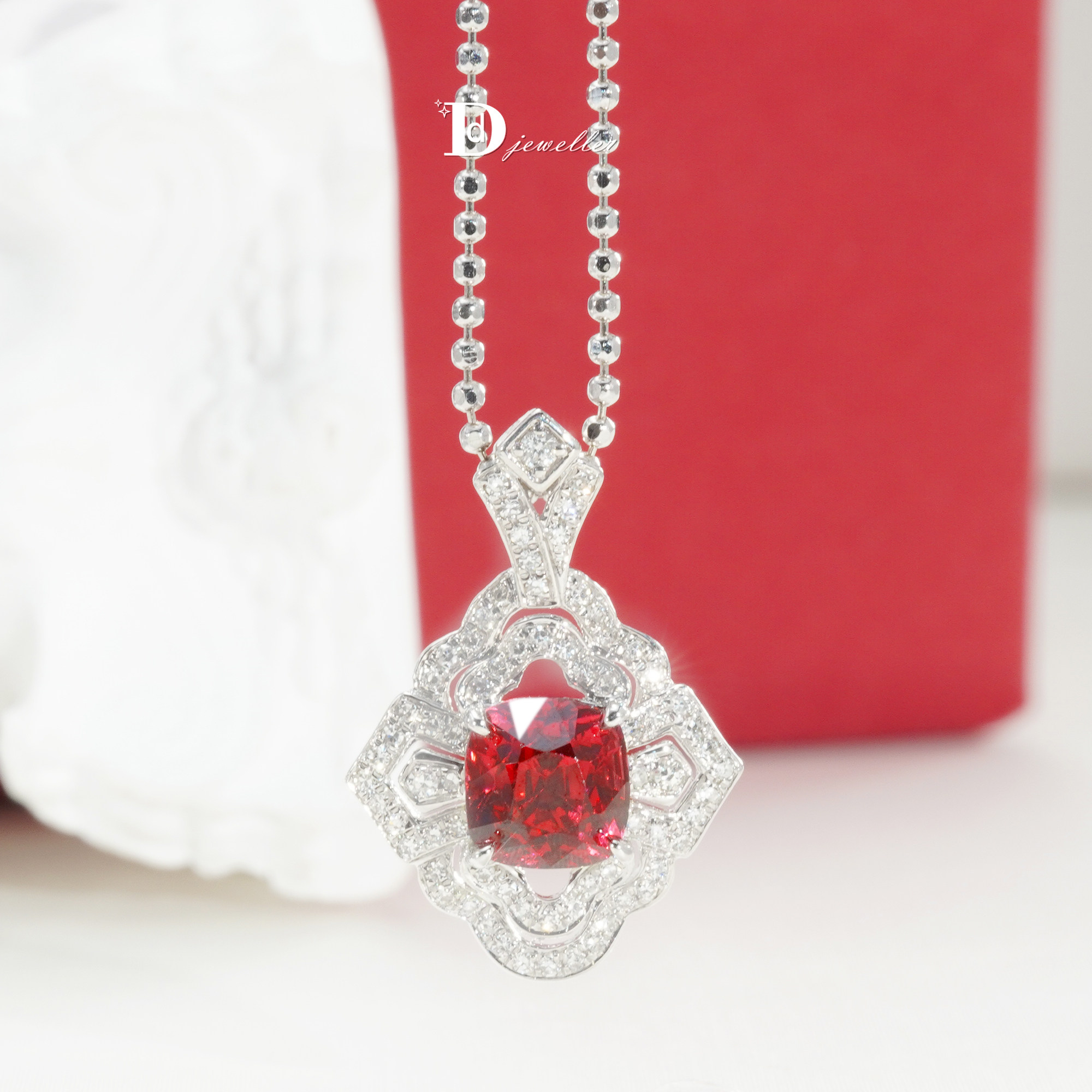 【珠宝人DD】现货18k金镶嵌钻石伴缅甸无烧红色尖晶石吊坠莲花色