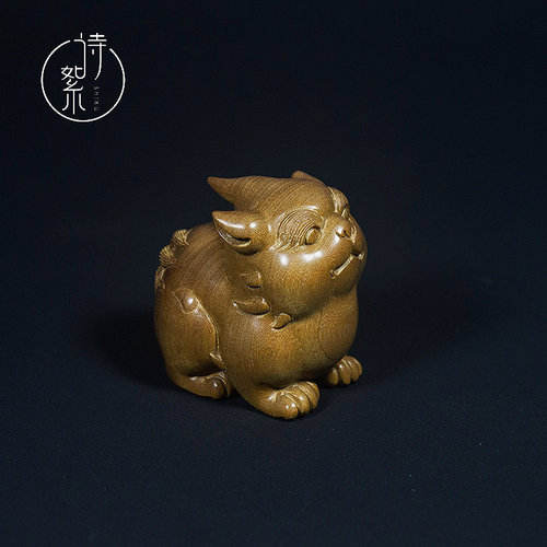 纯手雕金丝楠木守财瑞兽