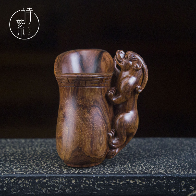 海南黄花梨螭龙杯手把件老油梨湘工男士盘玩把件吉祥博古架小摆件