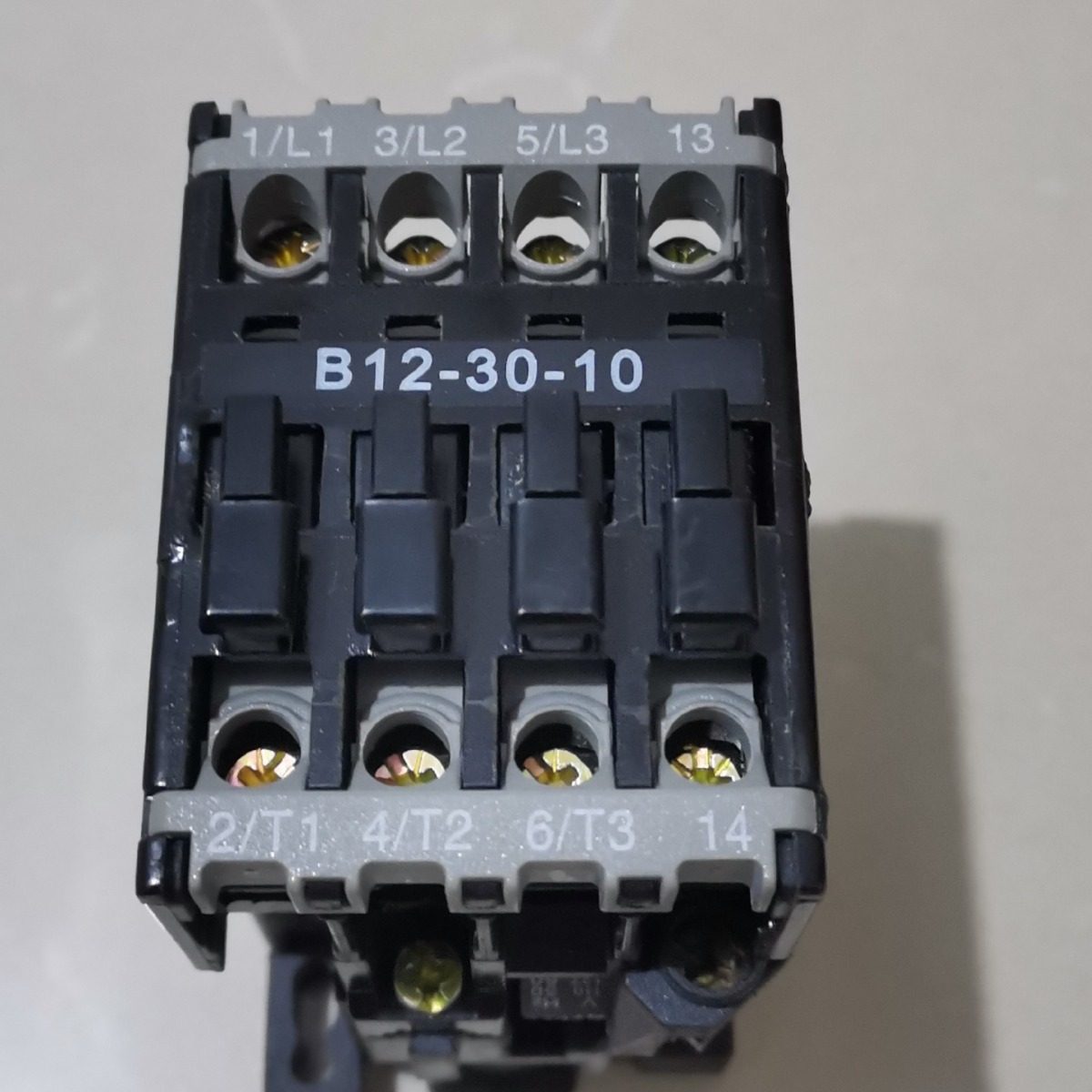 现货供应全新上海人民交流接触器CJX8-25热卖