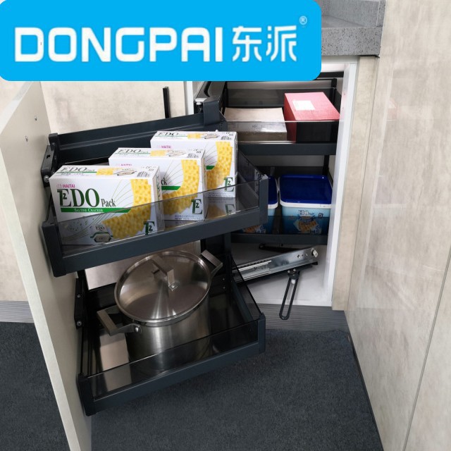 东派不锈钢拉篮转角小怪物方钢地柜联动拐角收纳篮阻尼轻奢风格