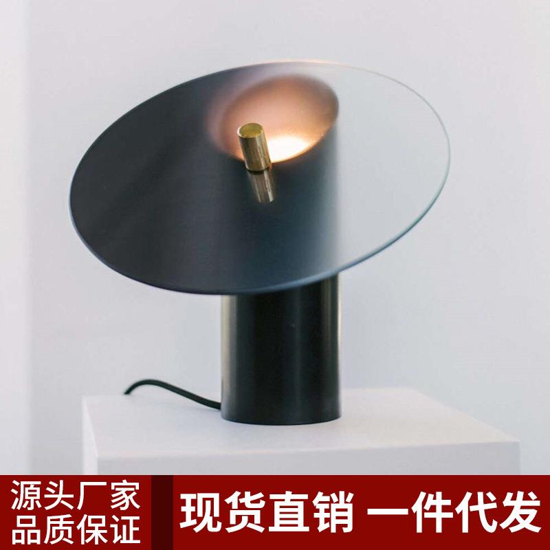 后现代设计师创意斜角客厅书房玻璃灯北欧床头卧室样板房时尚台灯