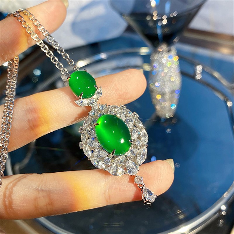 新款气质高冰绿玉髓锁骨链重工满钻锆石镶嵌祖母绿双蛋吊坠项链女