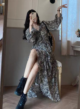 法式碎花哺乳连衣裙春秋装产后B外出显瘦抽褶裙子喂奶衣服辣妈款