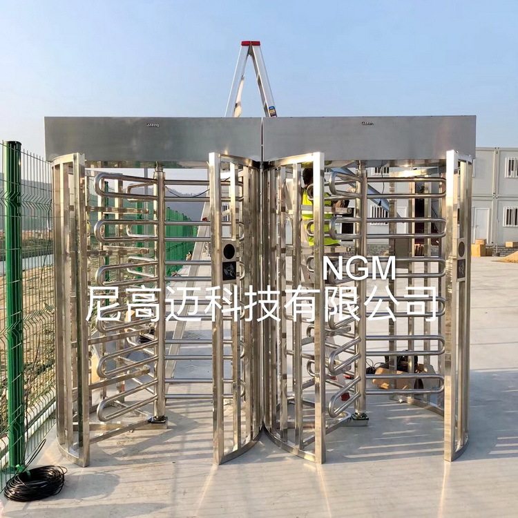工地全高封闭式员工通道排队旋转闸门仓库防尾随电控转闸闸机厂家
