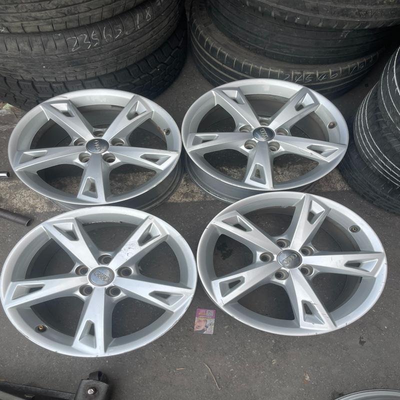 议价奥迪a4原厂拆车件17寸一套，轮毂成色如图，无失圆无开裂