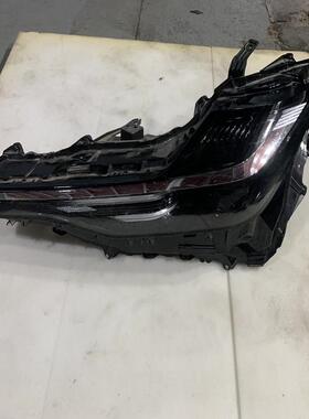 议价丰田BZ3大灯总成，左侧部件，原装正品，LED光源，几乎