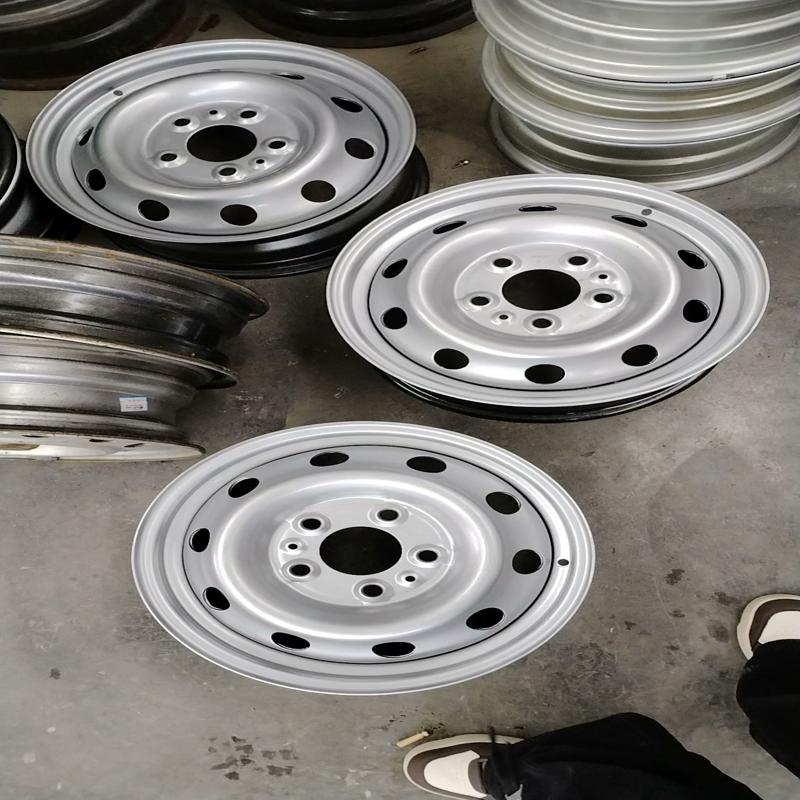 议价二手拆车铁轮毂16寸大通V80钢圈，V80铁轮毂，东风御