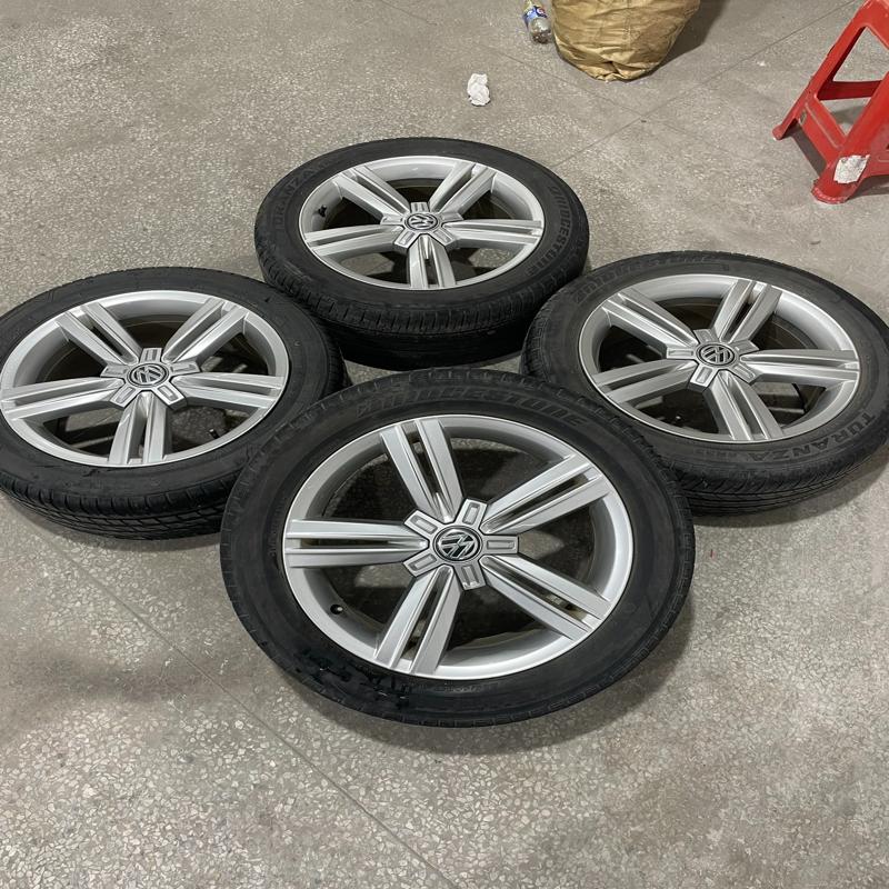 议价大众凌渡原厂拆车件17寸一套，轮毂成色如图，无失圆无开裂