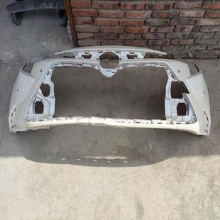 议价丰田雷凌前保险杠，原厂拆车带伤件