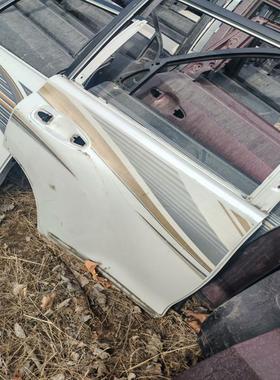 议价丰田霸道150152右后门，原漆无腻子。里口部分有掉漆情