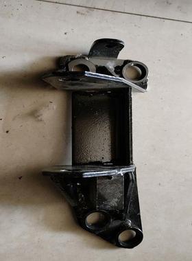 议价奔腾X80B90B701.8T专用发动机左支架，全新原厂