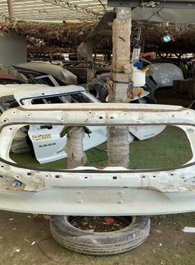 议价长城魏派VV6后盖，原车拆车件，白色。轻微使用痕迹，但整