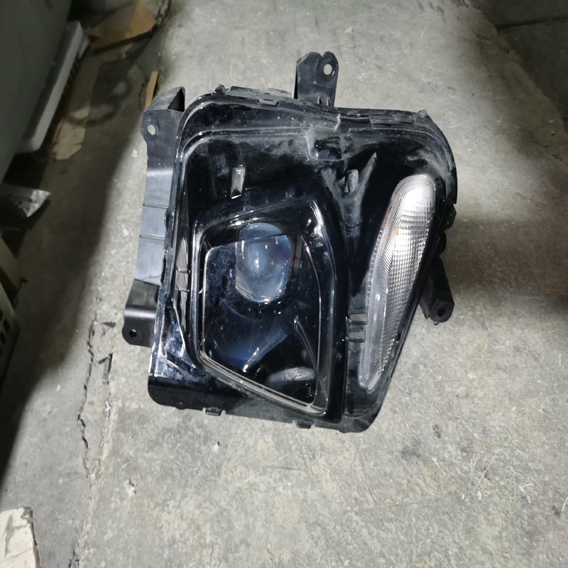 议价雪佛兰开拓者大灯，左前大灯，几乎全好的！断了一个爪，灯面
