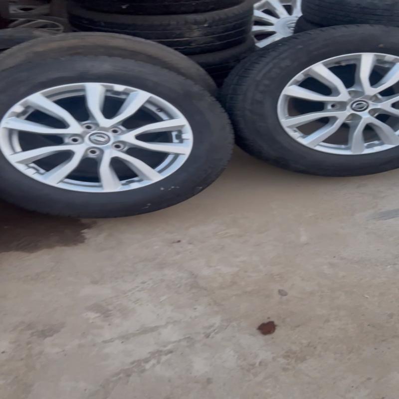 议价新奇骏拆车轮毂带轮胎到货，的，原装正品，纯拆车件，需