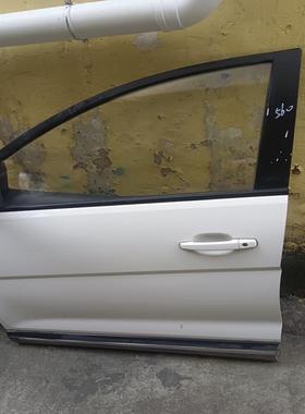 议价宝骏560左前门，白色车门，轻微使用痕迹。原厂拆车件，成