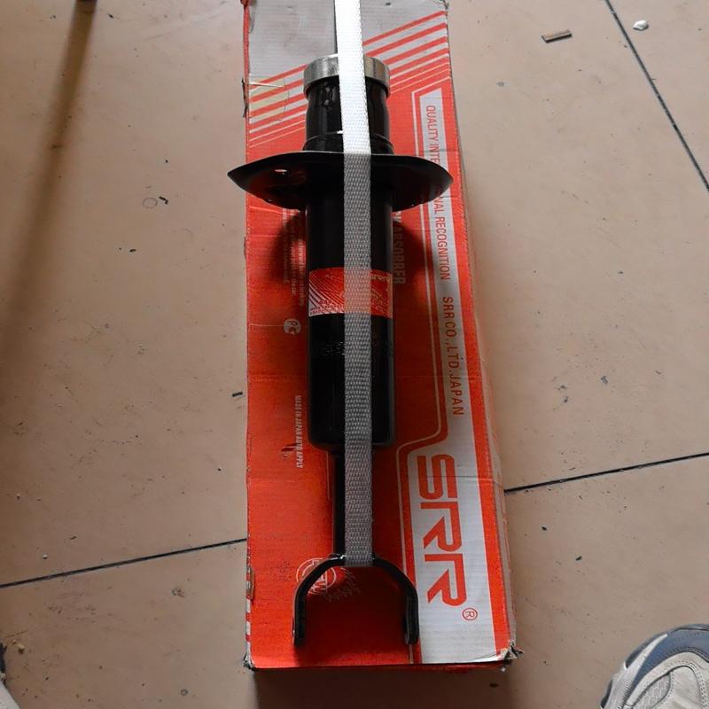 议价处理一个老款大众帕萨特前减震器，这款是带托盘的，就一个了