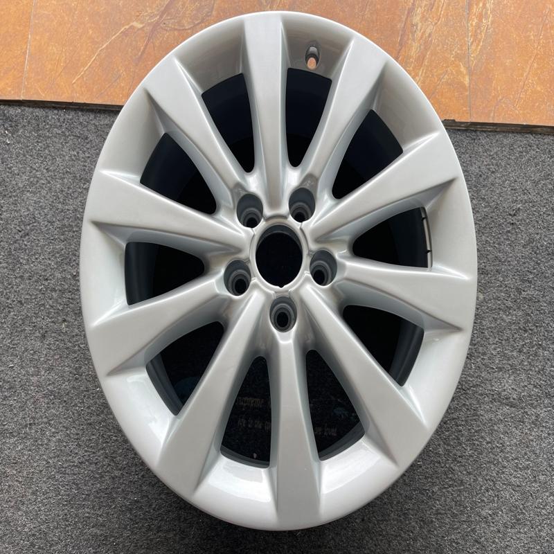 议价奥迪A6L轮毂17寸，原厂拆车，有两个，表面重新喷漆好，