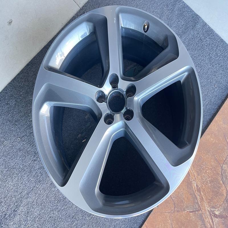 议价奥迪Q5轮毂20寸，原厂拆车件，德国进口，只有一个，没失