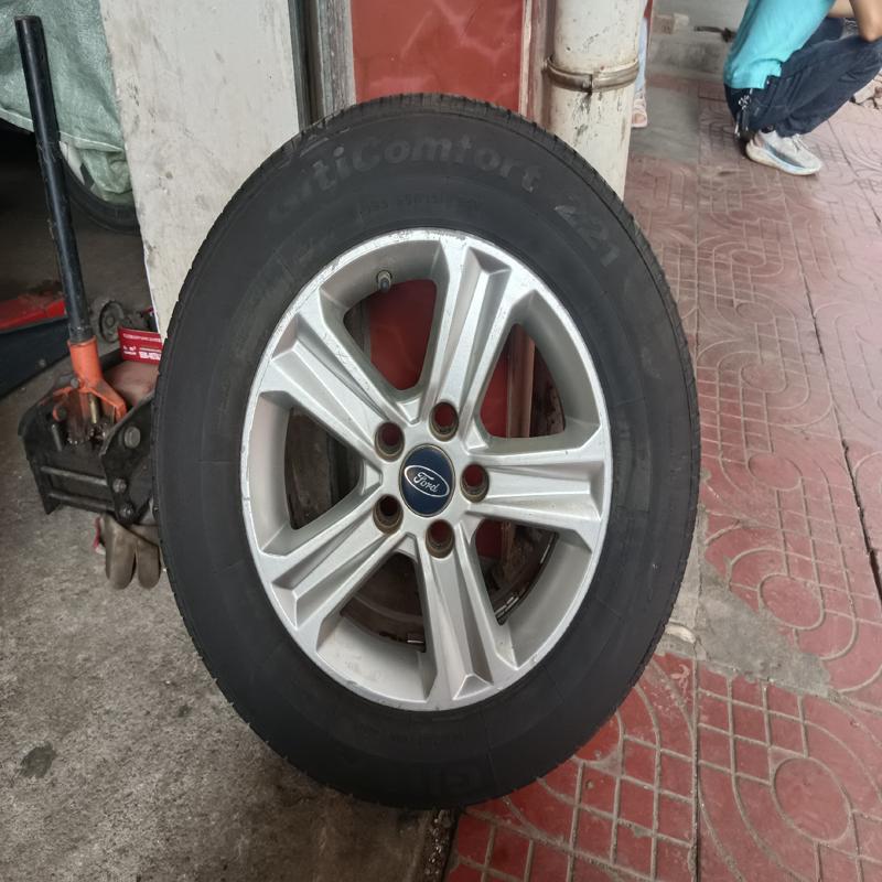 议价09年福特福克斯轮毂轮胎拆车件，195.65.15轮胎拆