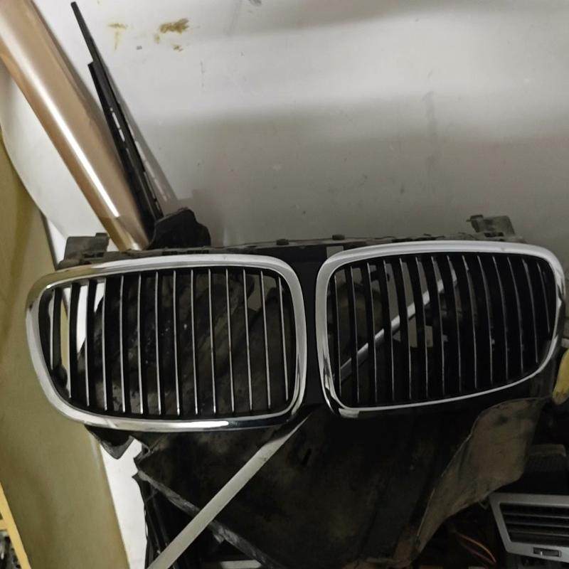 议价宝马7系e66中网，适用05-08款安装，原装拆车件，无