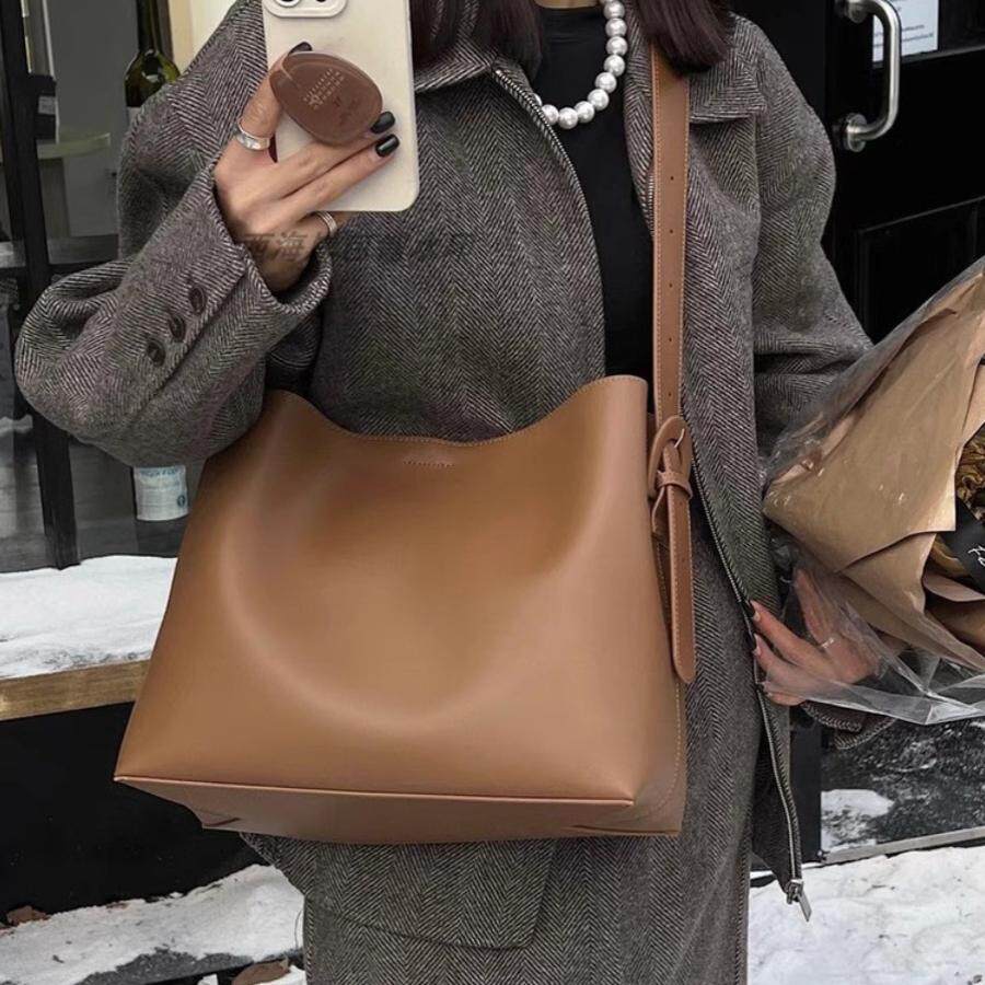 复古纯色软皮大容量托特包单肩斜跨包通勤水桶包慵懒风高级感百搭,箱包皮具/热销女包/男包,水桶包,淘宝优惠券,粉丝福利购,淘宝优惠卷