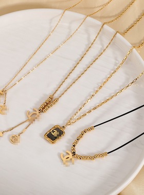 通勤时尚小众设计小香风钛钢项链女气质轻奢感字母吊坠锁骨链