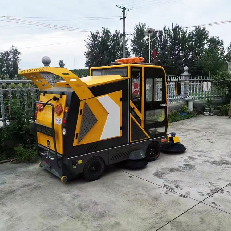 鼎东驾驶式多功能公路清扫机