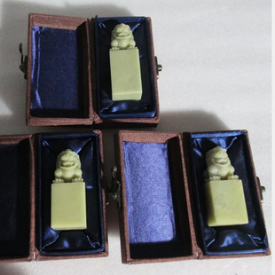 一套3*3*8-8.5CM青田石封门青灯光冻石章料纽章印章书画方章配盒