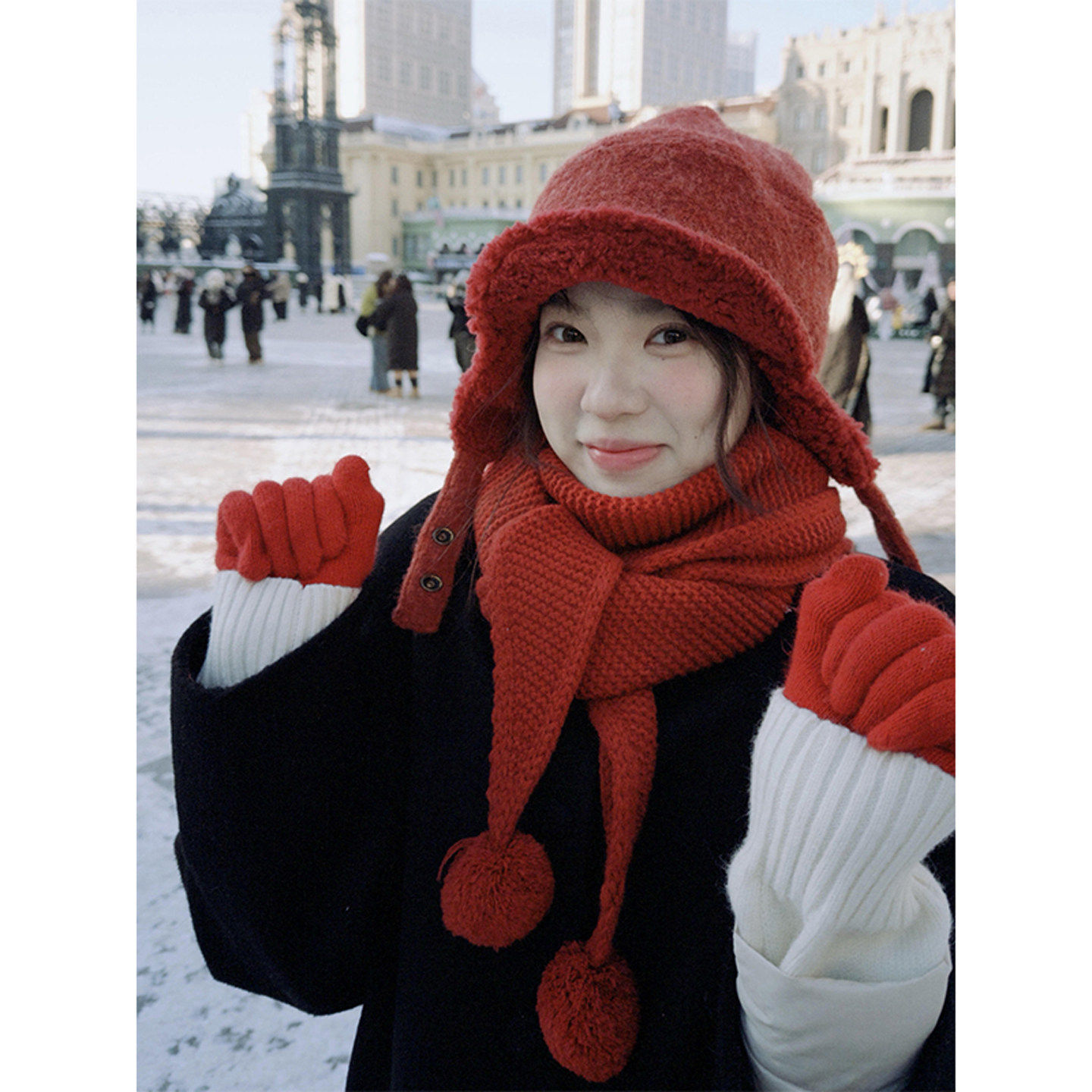 青梅同款新年红色毛球针织围巾女冬季氛围感加厚保暖显白围脖披肩