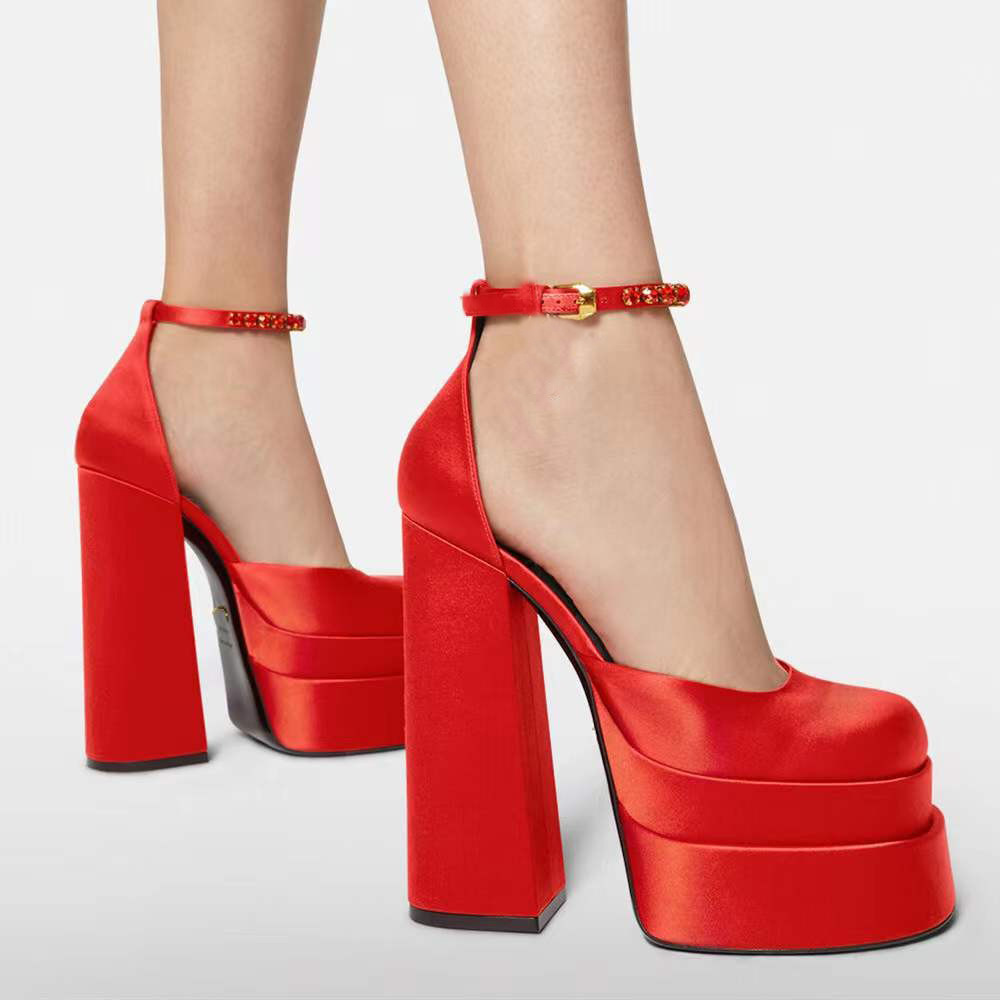 Block-heeled toe hollow women's slotted with drill sandals