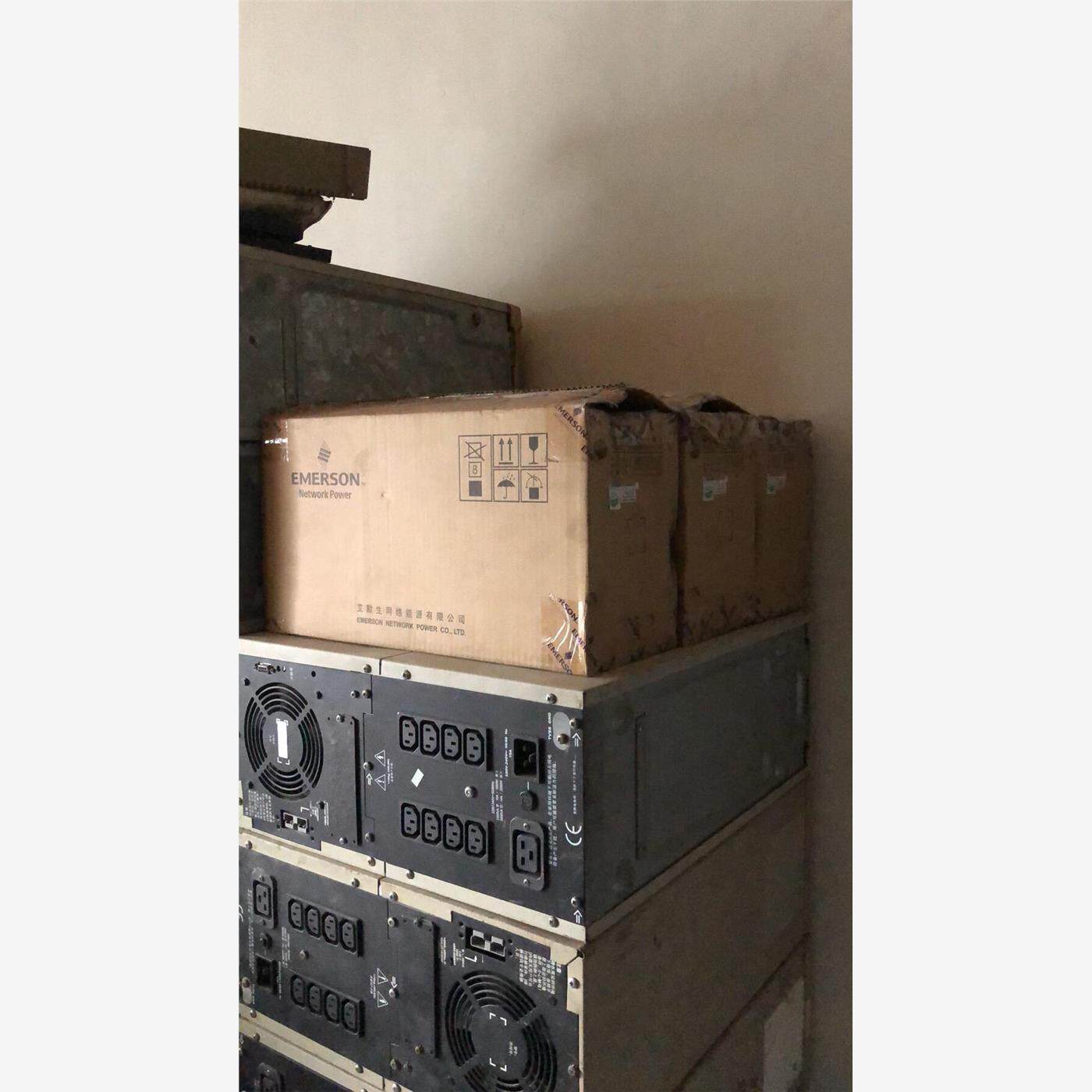 全新带外包装艾默生R48-2900U电源模块。议价