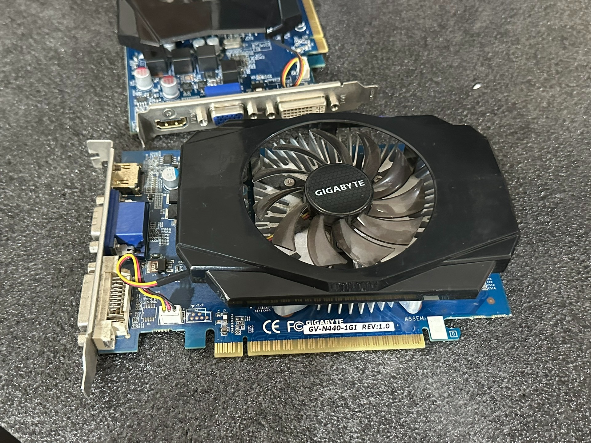 技嘉N440 1g游戏显卡