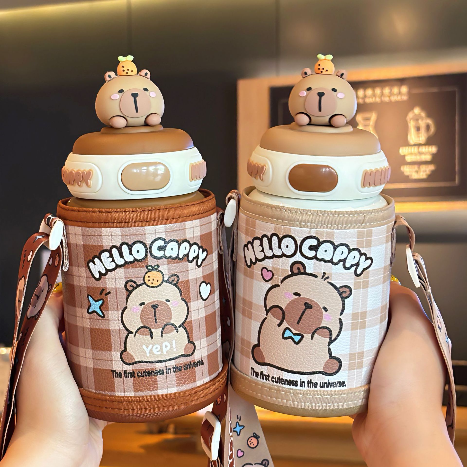 卡皮巴拉保温杯可爱儿童吸管杯上学专用316不锈钢防摔斜跨大肚杯