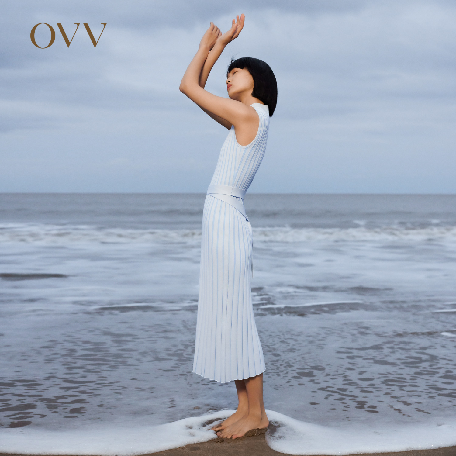 OVVA字蓝白竖条纹针织连衣裙