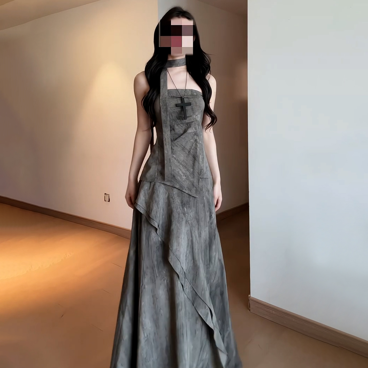 新中式灰色挂脖抹胸半身连衣裙子穿搭套装女2025夏季新款法式长裙
