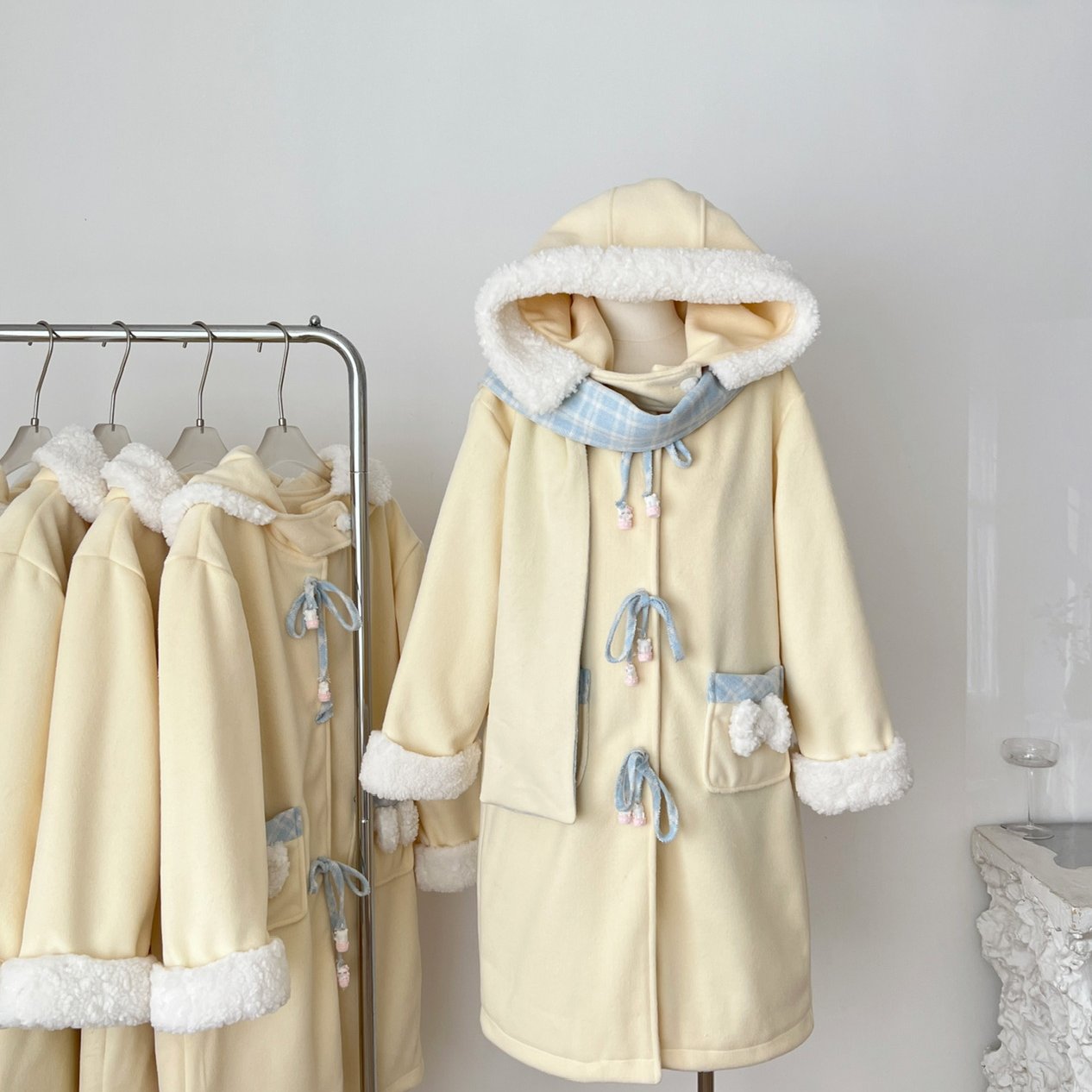 甜美风奶黄色羊羔毛连帽毛呢外套女秋冬新款小个子中长款加厚大衣