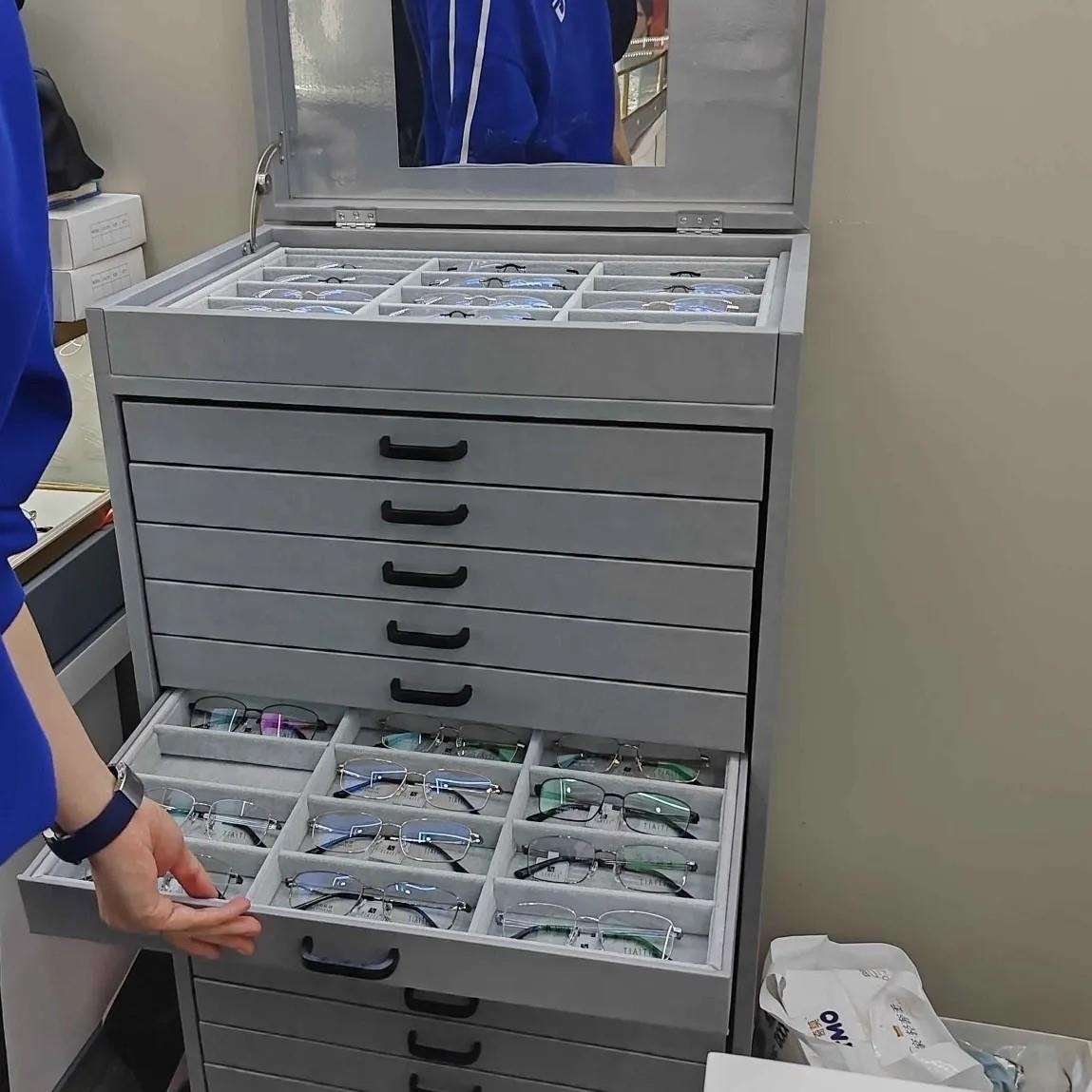 眼镜店灰色皮革眼镜展示柜多层抽屉光学太阳眼镜展示架翻盖收纳柜