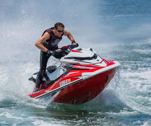 摩托艇竞技版 游艇 汽艇 快艇 三人水上摩托车