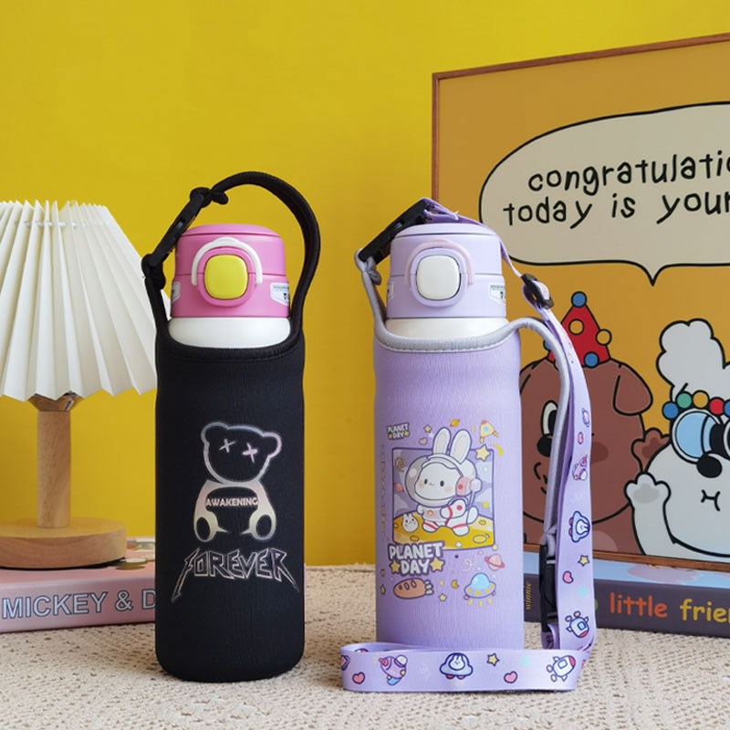 杯具熊分仓保温杯套背带斜挎儿童水杯套保护套M530ml学生水壶套袋