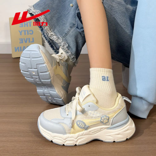 回力女鞋可爱小鱼运动鞋女款冬季皮面超火鞋子增高软底减震跑步鞋