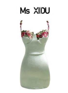 Ms XIDU 辣妹浪漫复古绣花吊带小短裙度假风修身显瘦连衣裙带胸垫