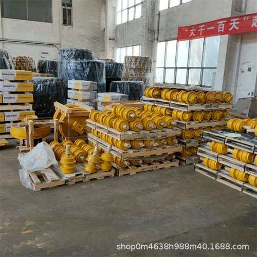 SD32推土机支重轮引导论涨紧总成托链轮四轮一带