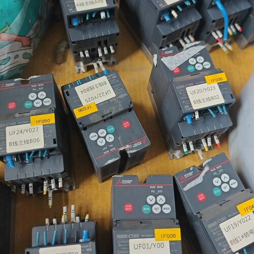 变频器FR-CS82S-042-60，件，成色还可以议价