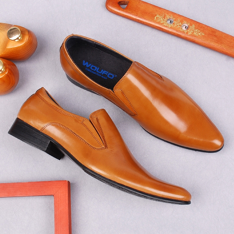 新款英伦尖头皮鞋欧版一脚蹬商务正装男鞋真皮套脚潮流男士单鞋子