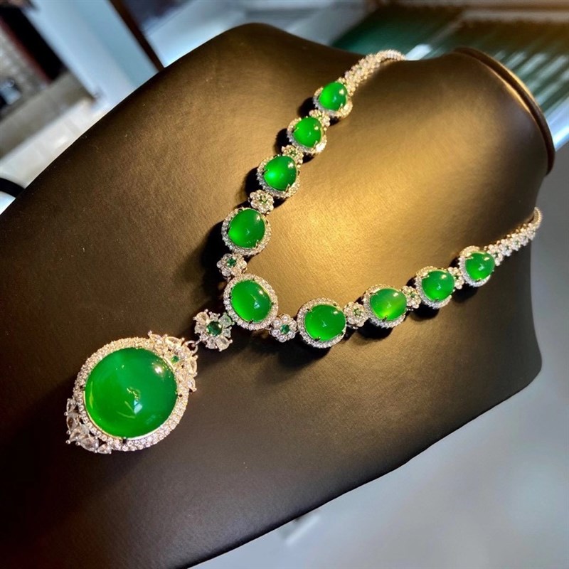 天然冰透起光蛋面绿玉髓吊坠项链时尚女款晚装链饰品水晶