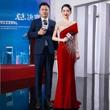 年会主持人礼服裙女2025新款端庄大气感丝绒晚会红色轻奢小众礼服