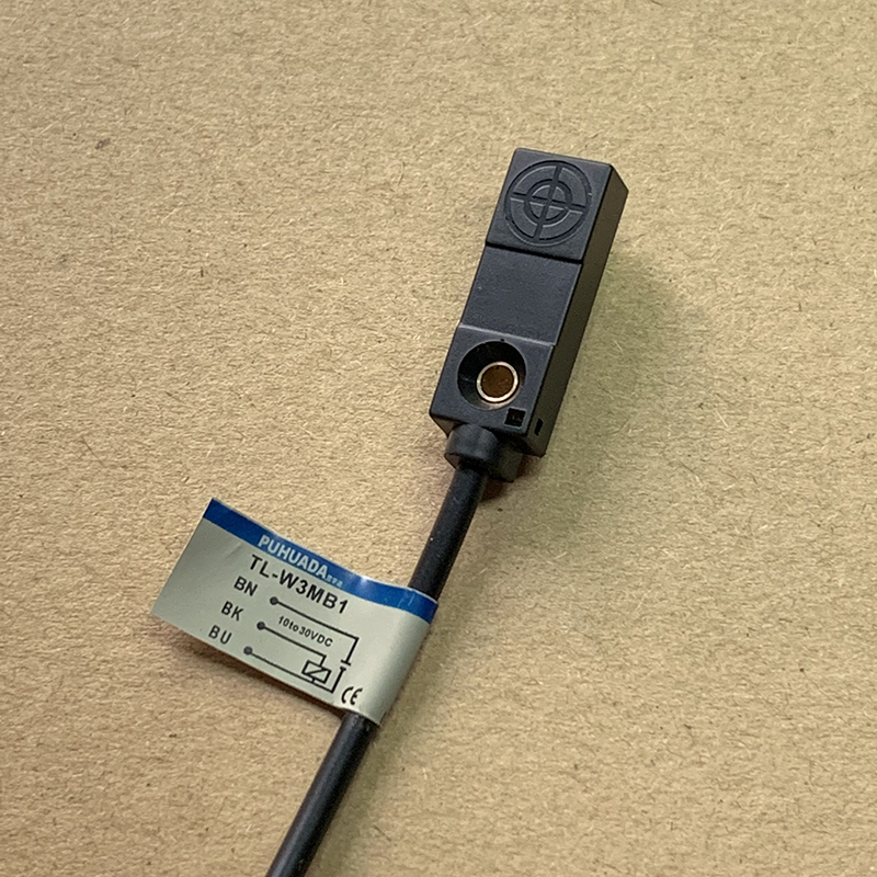 方形电感式金属感应器TL-W3MC1/W3MB1/C2/B2 NPN/PNPV 12-24V三线