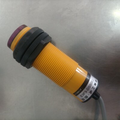 沪工E3F3-DS50EJ 交流220V5线供电感应距离50cm 慢反射光电开关