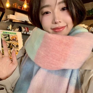 敲美自带滤镜多巴胺彩色条纹兔毛球球G围巾女冬季加厚保暖粉绿围